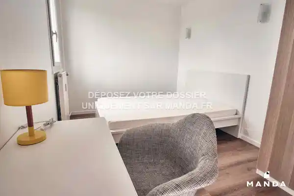 Chambre dans 5 pièces meublé 6 Rue Kerguelen, Reims - 4e étage - 11m²
