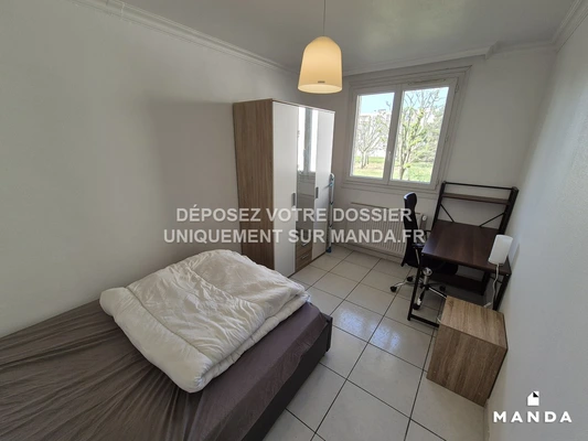 Chambre dans 4 pièces meublé 64 Avenue Francis De Pressensé, Vénissieux - 1e étage - 10m²