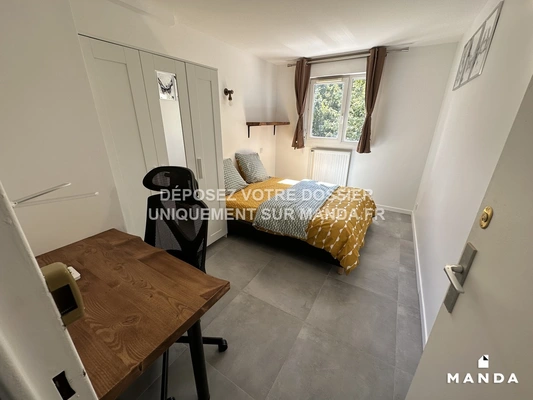 Chambre dans 7 pièces meublé 8 Place Pablo Picasso, Champs-sur-Marne - 3e étage - 10m²