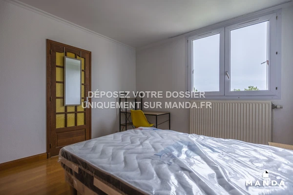 Chambre dans 5 pièces meublé 15 Rue Des Bergères, Les Ulis - 3e étage - 12m²