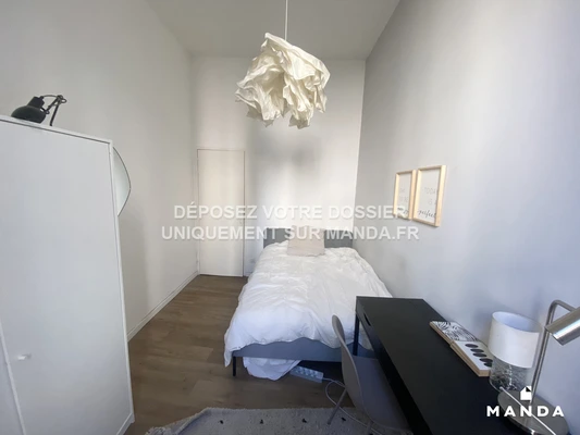 Chambre dans 6 pièces meublé 8 Place Du Marché Des Capucins, Marseille - 1e étage - 10m²