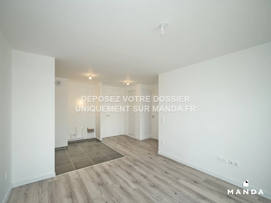 2 pièces non meublé 4 Rue Du Maréchal Jean De Lattre De Tassigny, Saint-Cyr-l'École - 3e étage - 41m²