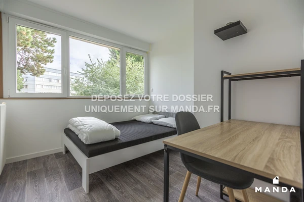 Chambre dans 6 pièces meublé 8 d Rue des Plants Bruns, Cergy - RDC - 10m²