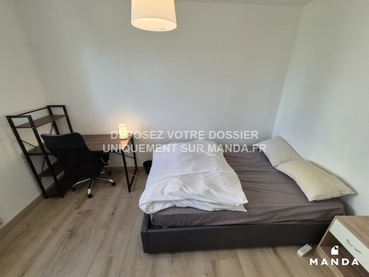 Chambre dans 4 pièces meublé 64 Avenue Francis De Pressensé, Vénissieux - 1e étage - 10m²