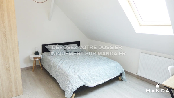 Chambre dans 6 pièces meublé 3 Rue Charles Pranard, Lille - 1e étage - 9m²