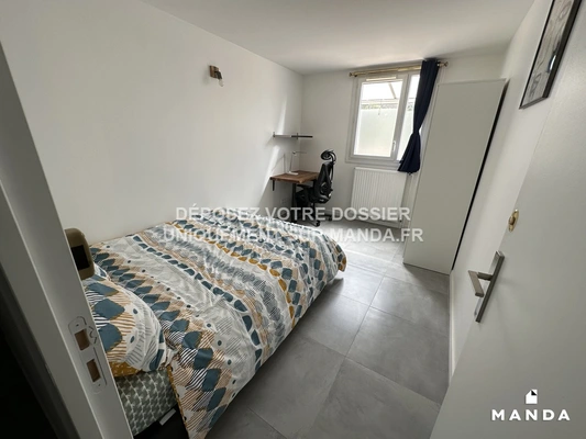 Chambre dans 7 pièces meublé 8 Place Pablo Picasso, Champs-sur-Marne - 3e étage - 10m²