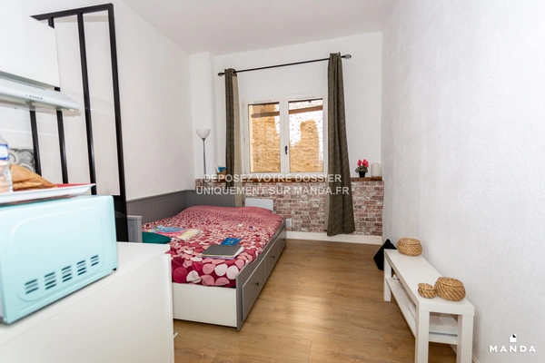 Studio meublé 18 Rue De L'étoile, Nîmes - 1e étage - 15m²